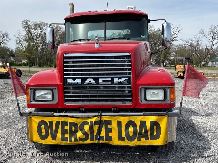 image for item EM0081 2012 Mack CHU semi truck