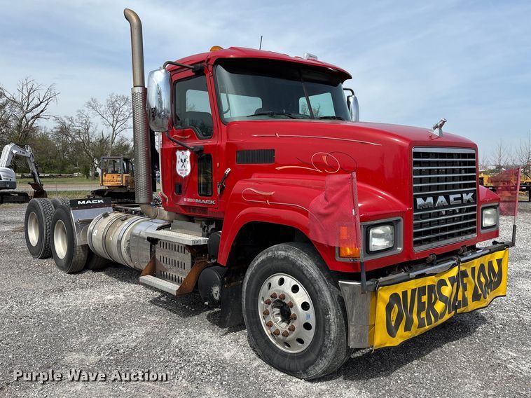 image for item EM0081 2012 Mack CHU semi truck