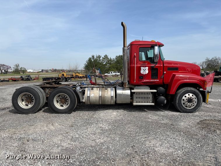 image for item EM0081 2012 Mack CHU semi truck