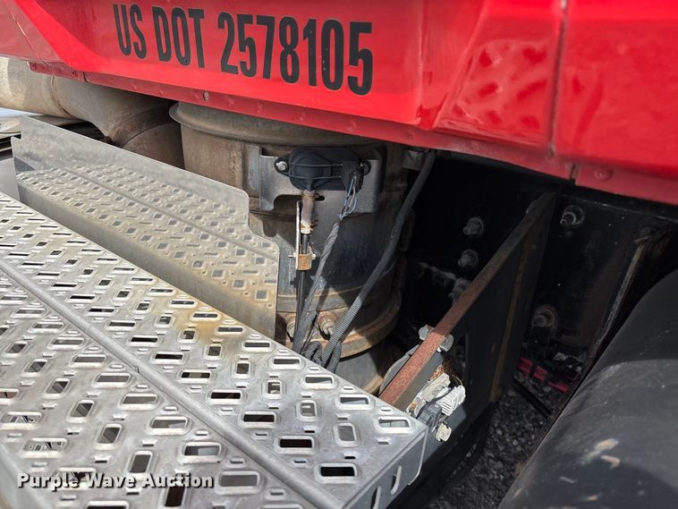 image for item EM0081 2012 Mack CHU semi truck