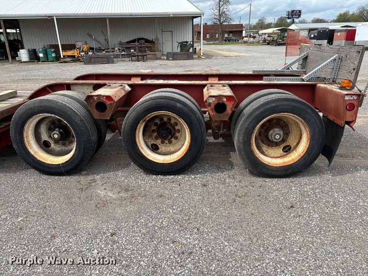 image for item EM0084 1997 Fontaine Specialized Inc TB50 lowboy equipment trailer