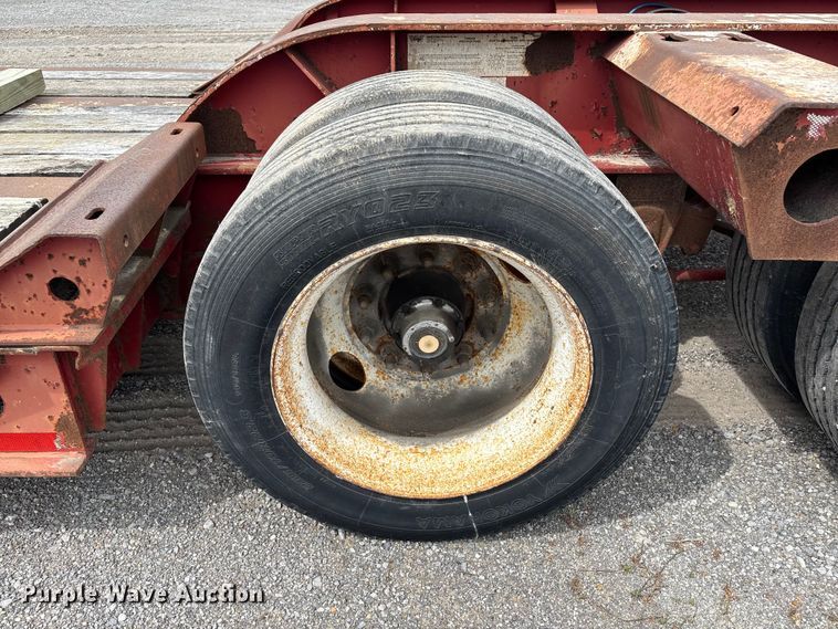 image for item EM0084 1997 Fontaine Specialized Inc TB50 lowboy equipment trailer