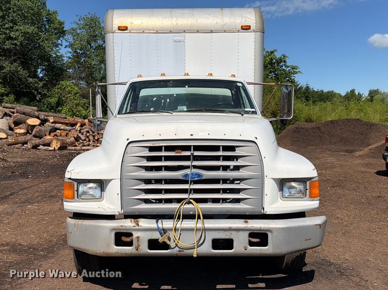 image for item EM0116 1995 Ford F800 box truck