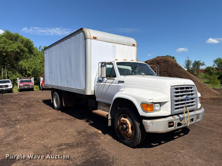 image for item EM0116 1995 Ford F800 box truck