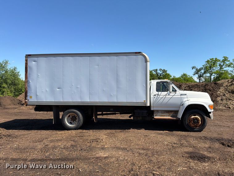 image for item EM0116 1995 Ford F800 box truck