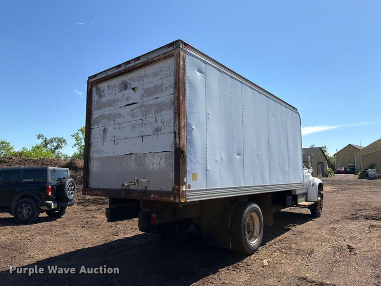 image for item EM0116 1995 Ford F800 box truck
