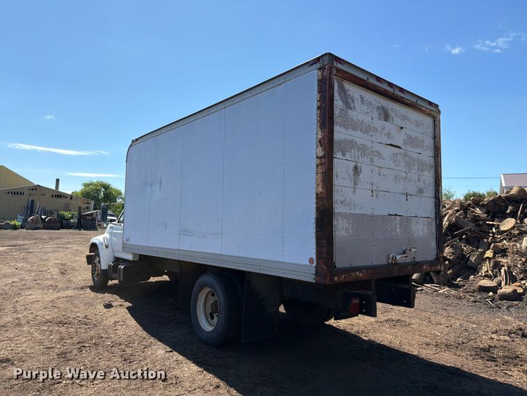 image for item EM0116 1995 Ford F800 box truck