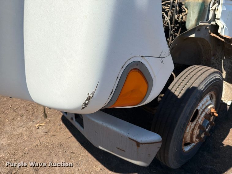 image for item EM0116 1995 Ford F800 box truck