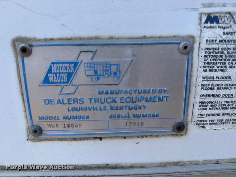 image for item EM0116 1995 Ford F800 box truck