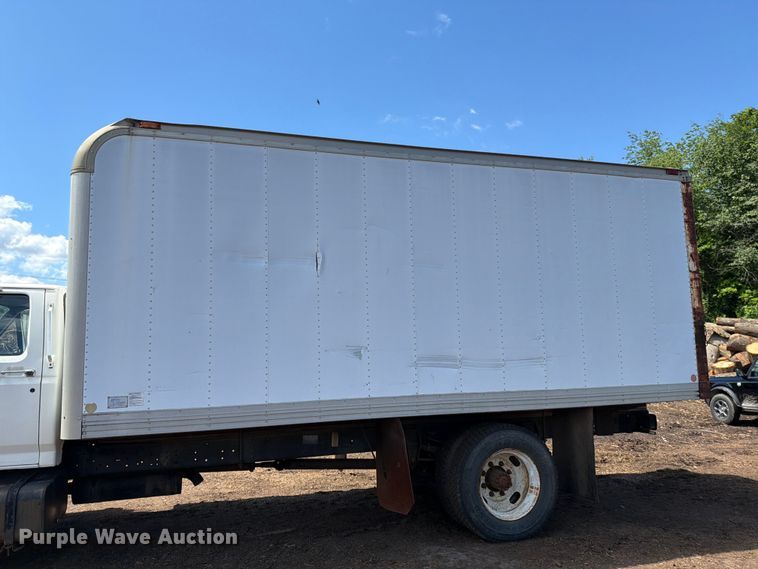 image for item EM0116 1995 Ford F800 box truck