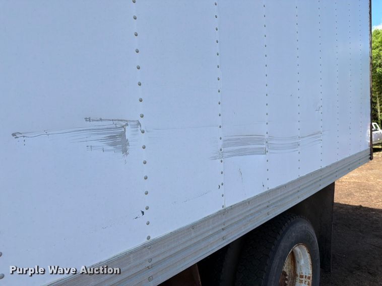image for item EM0116 1995 Ford F800 box truck