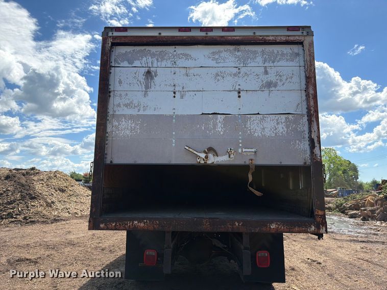 image for item EM0116 1995 Ford F800 box truck
