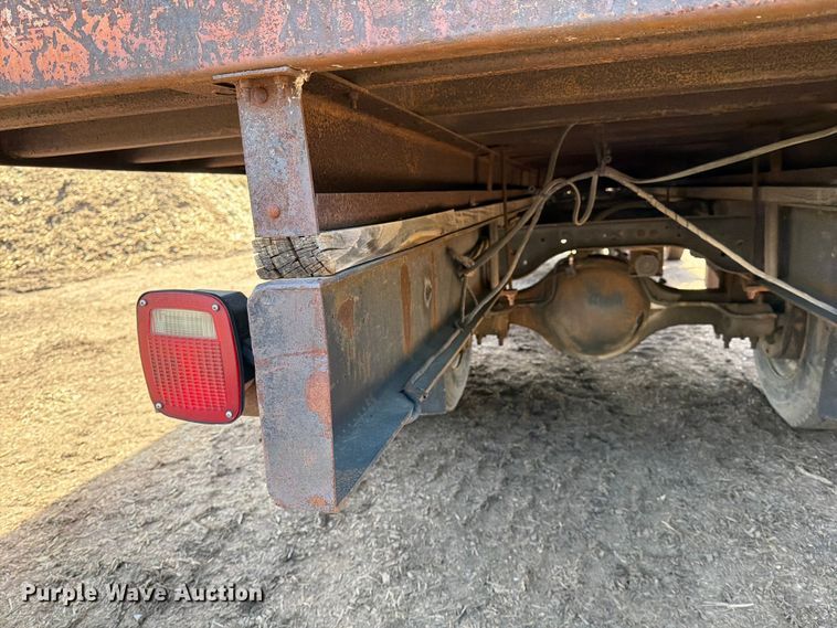 image for item EM0116 1995 Ford F800 box truck