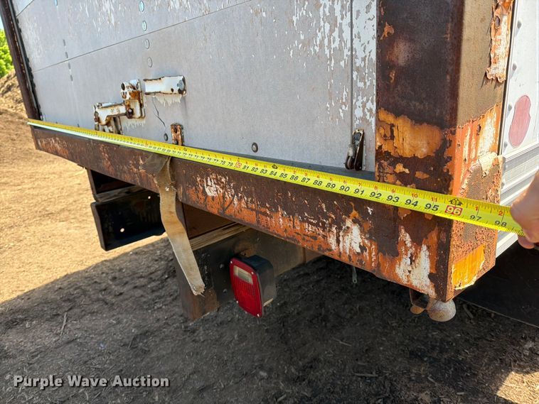image for item EM0116 1995 Ford F800 box truck