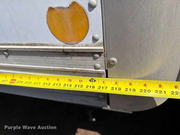 image for item EM0116 1995 Ford F800 box truck