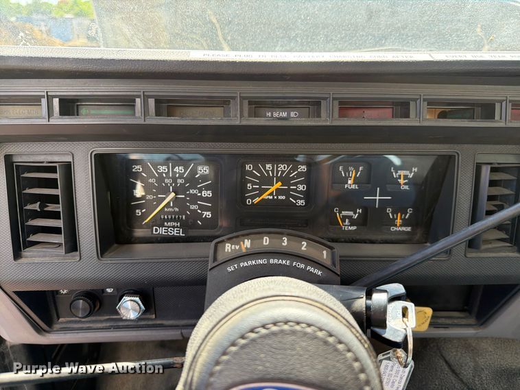 image for item EM0116 1995 Ford F800 box truck