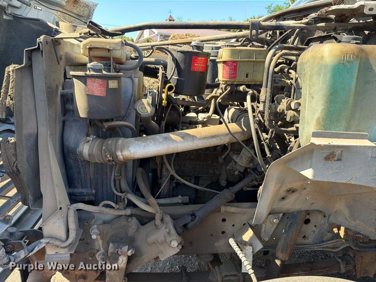 image for item EM0116 1995 Ford F800 box truck