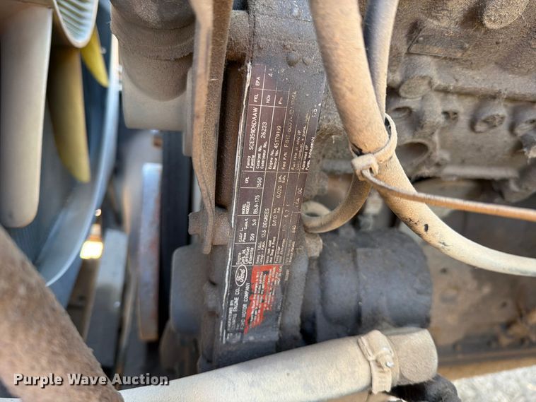 image for item EM0116 1995 Ford F800 box truck