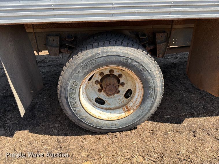 image for item EM0116 1995 Ford F800 box truck