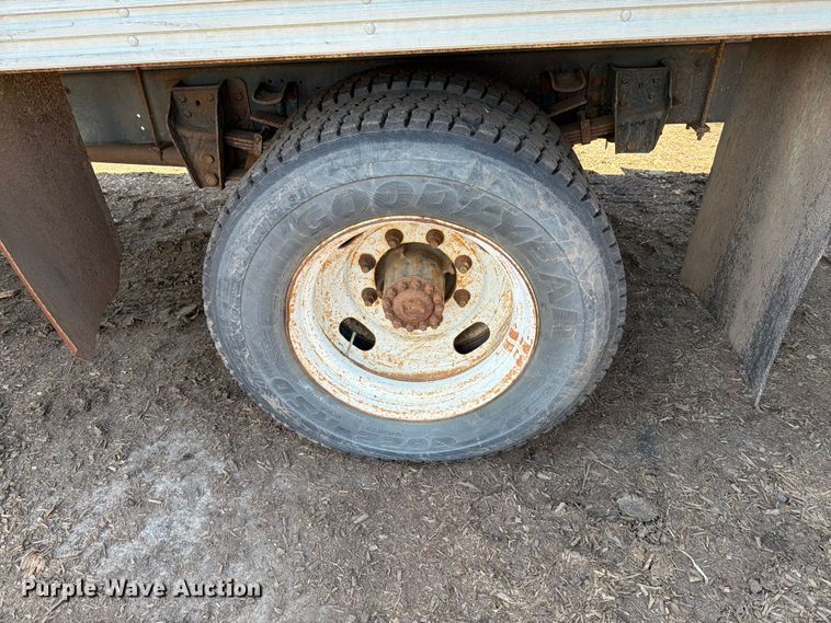 image for item EM0116 1995 Ford F800 box truck