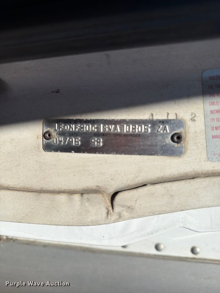 image for item EM0116 1995 Ford F800 box truck