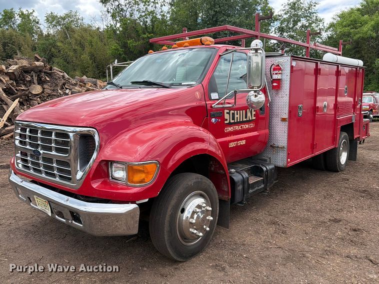 image for item EM0122 2003 Ford F650 utility / service truck