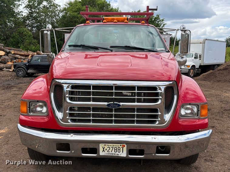 image for item EM0122 2003 Ford F650 utility / service truck