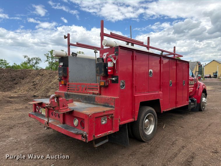 image for item EM0122 2003 Ford F650 utility / service truck