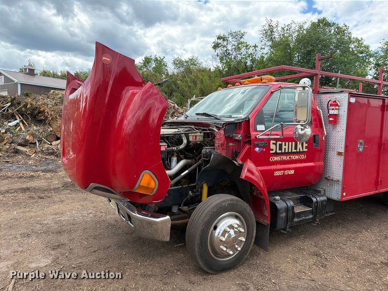 image for item EM0122 2003 Ford F650 utility / service truck