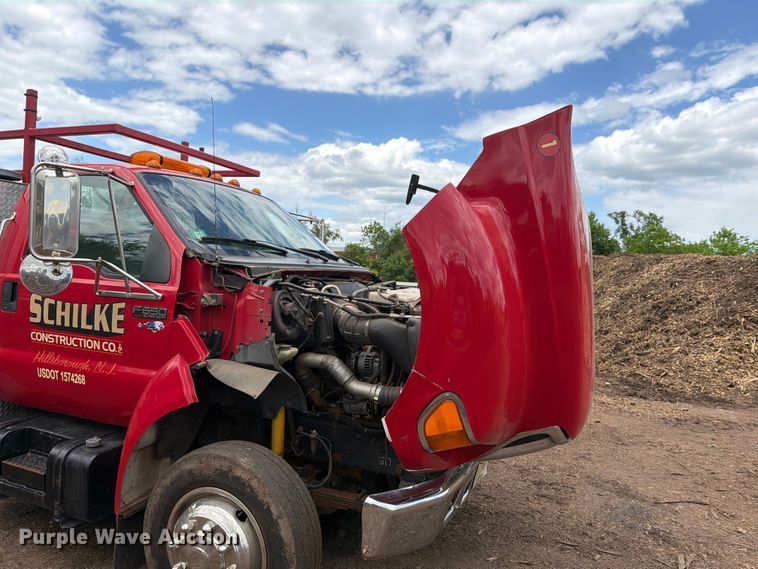 image for item EM0122 2003 Ford F650 utility / service truck