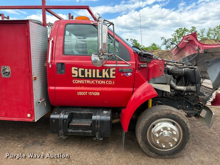 image for item EM0122 2003 Ford F650 utility / service truck
