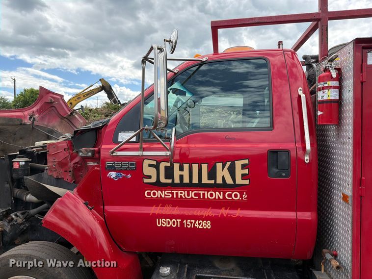 image for item EM0122 2003 Ford F650 utility / service truck