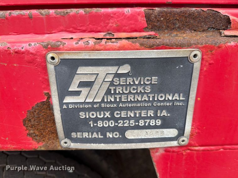 image for item EM0122 2003 Ford F650 utility / service truck