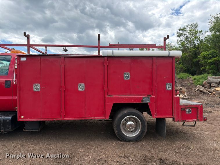 image for item EM0122 2003 Ford F650 utility / service truck