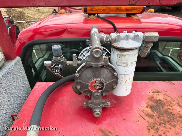 image for item EM0122 2003 Ford F650 utility / service truck