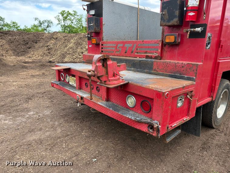 image for item EM0122 2003 Ford F650 utility / service truck