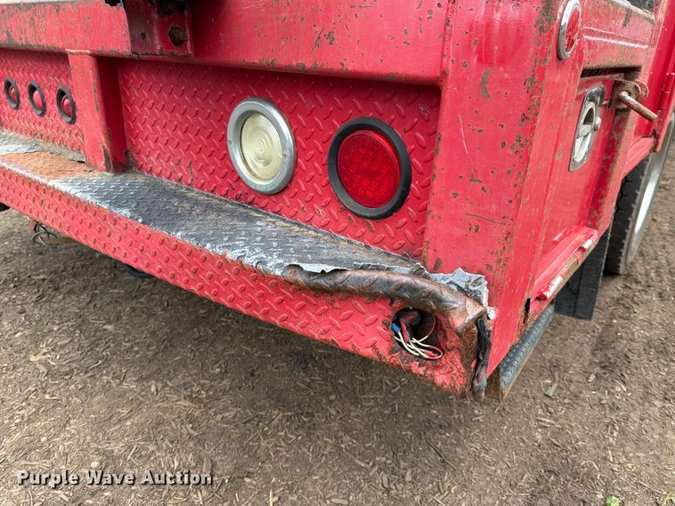image for item EM0122 2003 Ford F650 utility / service truck