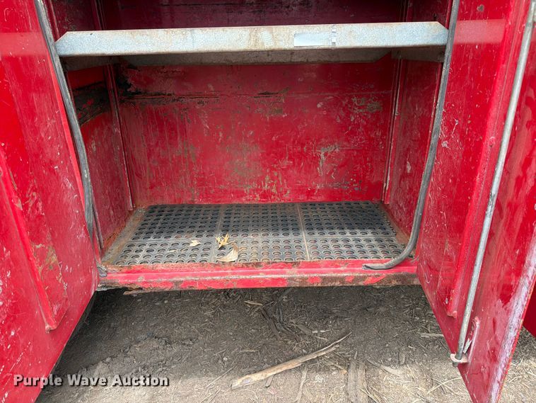 image for item EM0122 2003 Ford F650 utility / service truck