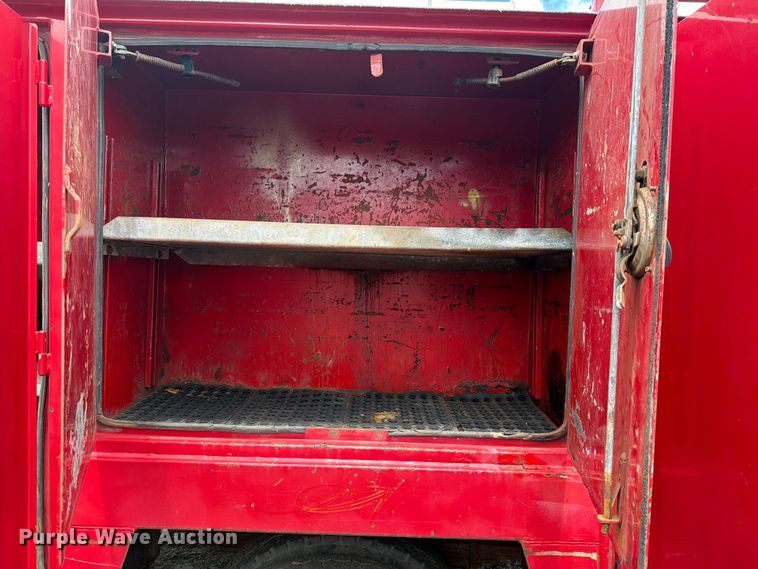 image for item EM0122 2003 Ford F650 utility / service truck