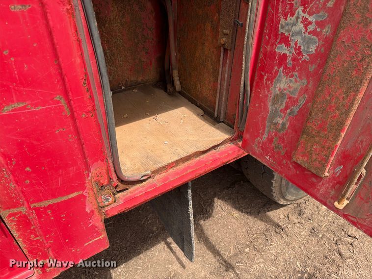 image for item EM0122 2003 Ford F650 utility / service truck