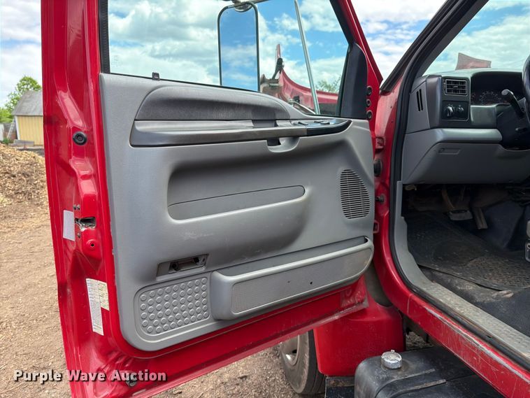 image for item EM0122 2003 Ford F650 utility / service truck