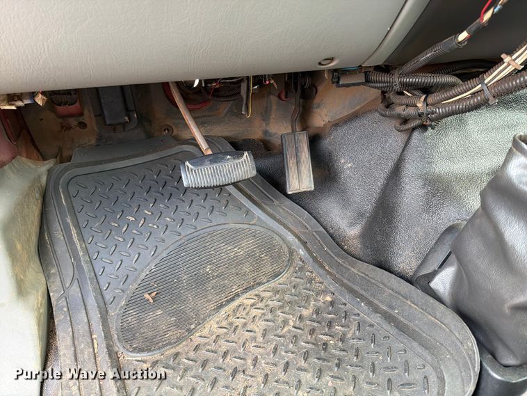 image for item EM0122 2003 Ford F650 utility / service truck