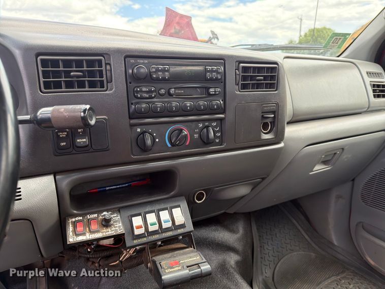 image for item EM0122 2003 Ford F650 utility / service truck