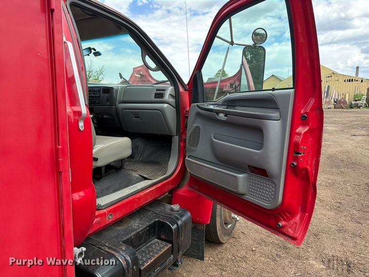 image for item EM0122 2003 Ford F650 utility / service truck