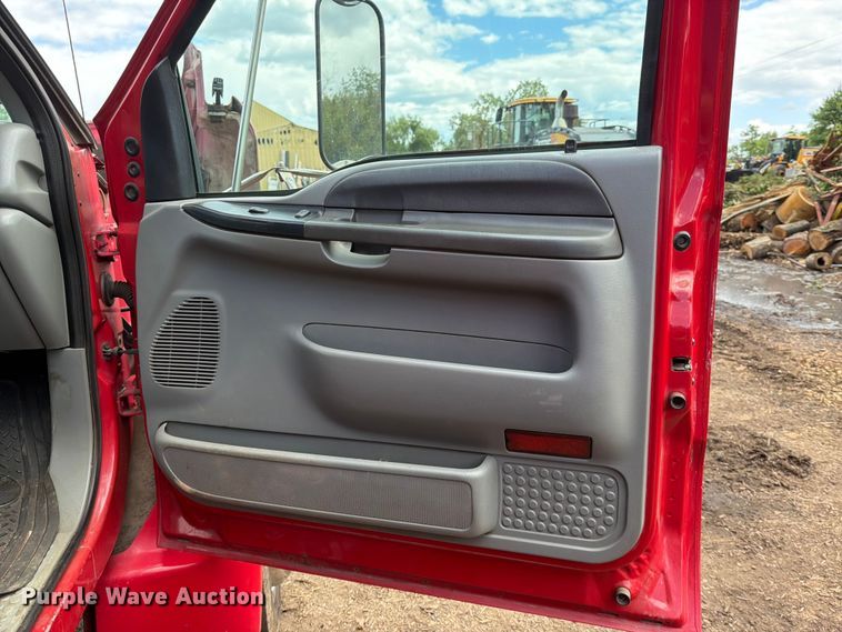 image for item EM0122 2003 Ford F650 utility / service truck