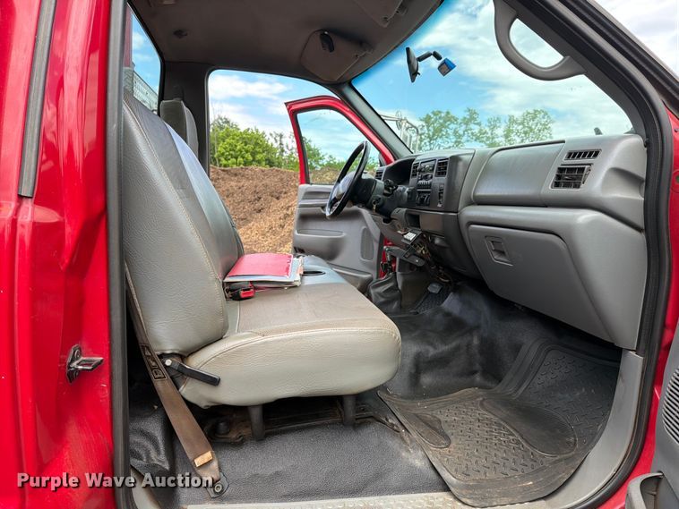 image for item EM0122 2003 Ford F650 utility / service truck