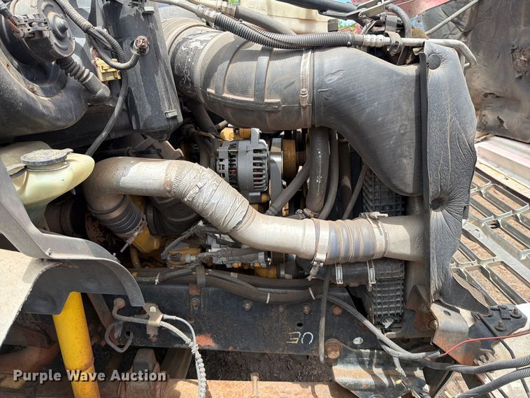 image for item EM0122 2003 Ford F650 utility / service truck