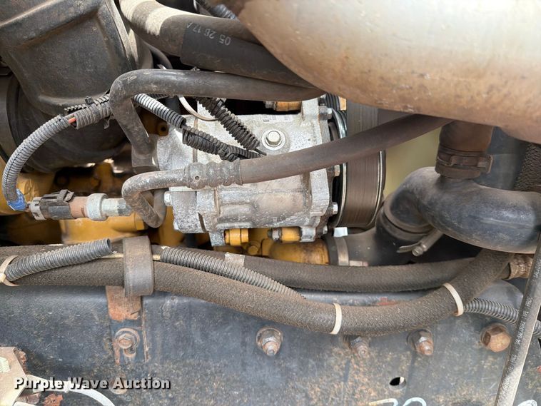 image for item EM0122 2003 Ford F650 utility / service truck