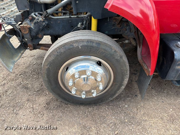 image for item EM0122 2003 Ford F650 utility / service truck