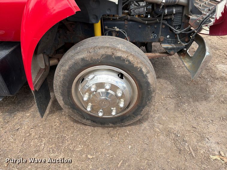 image for item EM0122 2003 Ford F650 utility / service truck